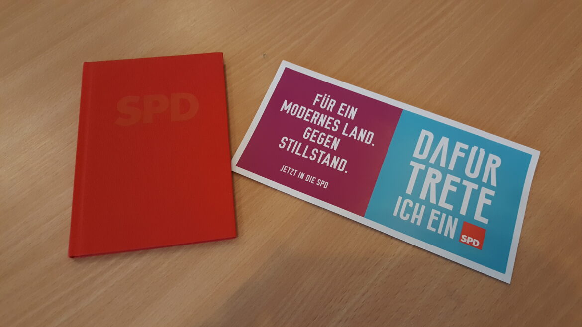 Symbolbild: Parteibuch & Beitrittserklärung